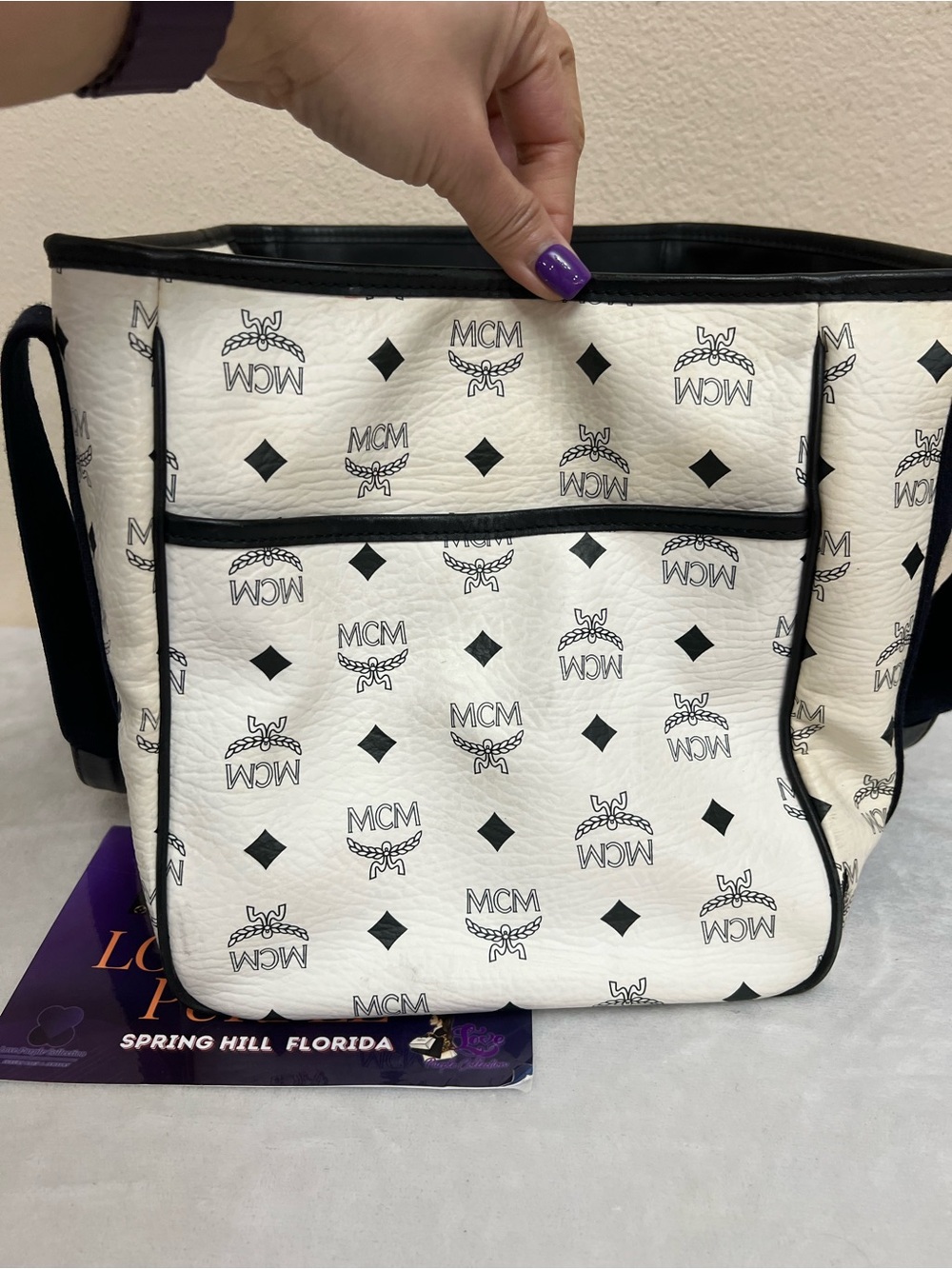 AUTH MCM WHITE TOTE - Picture 9 of 16